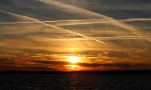 Trump nařídil FBI vyšetřování elit za „bombardování Ameriky toxickými chemtrails“