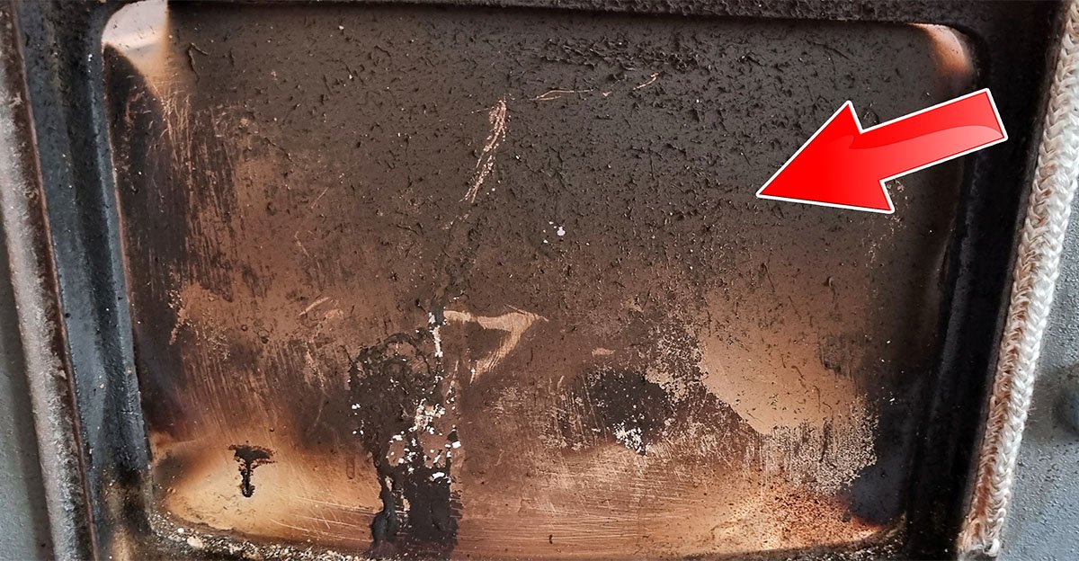 Sklenené dvierka krbu žiaria ako nové! Tajomstvo dokonalej čistoty len s novinami a popolom Sklenené dvierka krbu žiaria ako nové! Tajomstvo dokonalej čistoty len s novinami a popolom