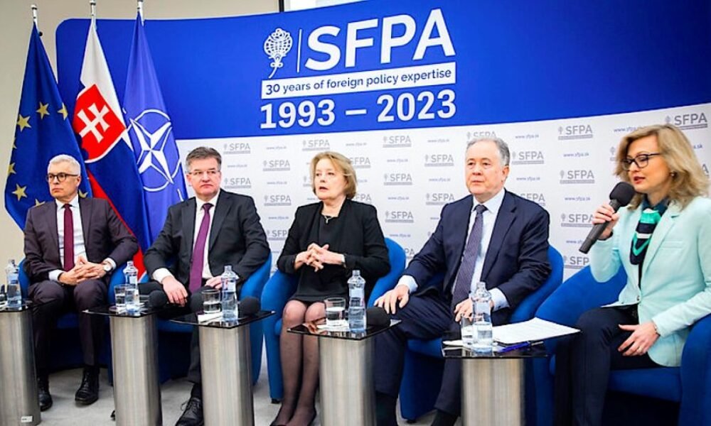 VIDEO: Sorosova sieť mimovládok na Slovensku na čele s Demešom & spol. bola vo svojom úsilí vyvíjať v našej vlasti protištátnu a protispoločenskú činnosť financovaná zločineckou americkou agentúrou USAID, ktorú prezident USA Donald Trump ide zlikvidovať