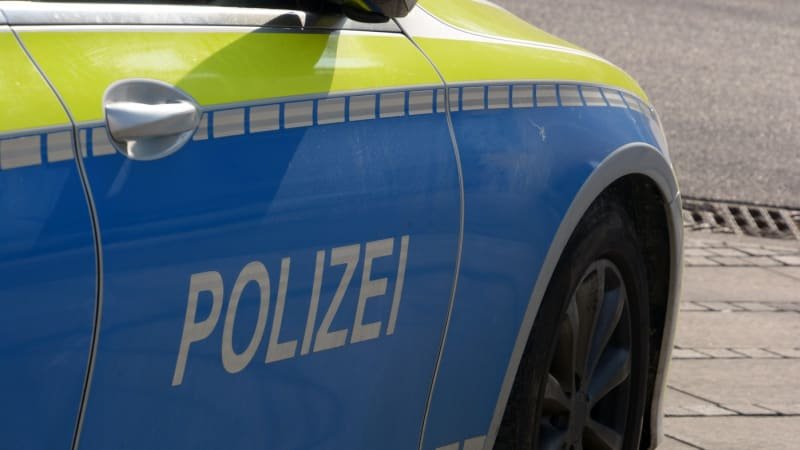 Brutální rvačka v Hertenu: Muž vytáhl tomahavk a pořezal dva lidi. Policii uniká Brutální rvačka v Hertenu: Muž vytáhl tomahavk a pořezal dva lidi. Policii uniká