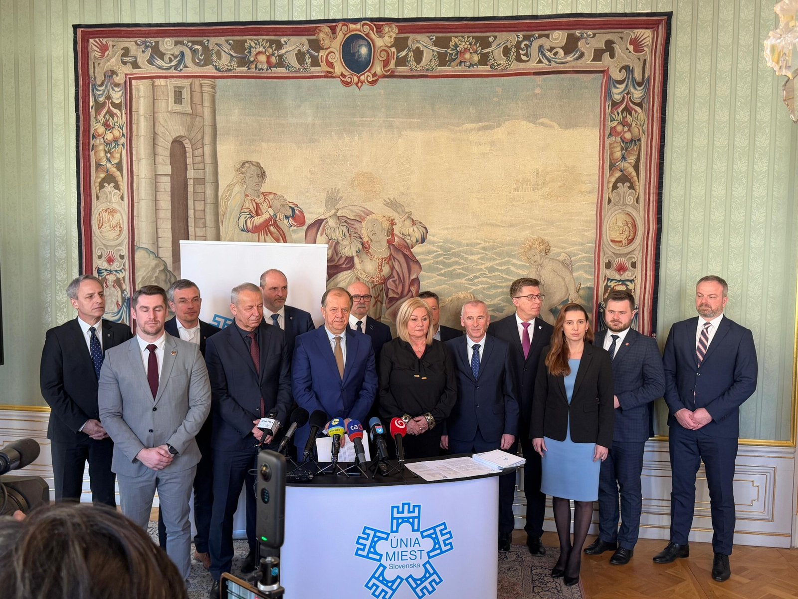 Vyhlásenie Únie miesta Slovenska vláde SR a zástupcom koaličných strán Vyhlásenie Únie miesta Slovenska vláde SR a zástupcom koaličných strán