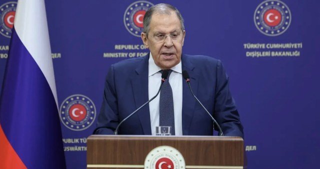 Lavrov potvrdil pripravenosť jeho krajiny rokovať o ukončení vojny na Ukrajine, ale Moskva svoju vojenskú operáciu podľa neho zastaví až vtedy, keď bude mierové riešenie vyhovovať podmienkám stanovených Ruskom Lavrov potvrdil pripravenosť jeho krajiny rokovať o ukončení vojny na Ukrajine, ale Moskva svoju vojenskú operáciu podľa neho zastaví až vtedy, keď bude mierové riešenie vyhovovať podmienkám stanovených Ruskom