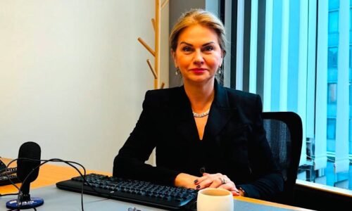 Europoslankyňa Beňová reaguje na Dankov list premiérovi: „Ste už ako opozícia, ktorá hucká proti Ficovej vláde, ktorá SNS vytvorila nové ministerstvo, aby ste ich mohli mať 3. Dodali sme vám poslanca Smeru, aby sa váš poslanecký klub nerozpadol. Aj za odchod Huliaka & spol. je zodpovedný Fico? Čo keby ste sa trochu pozbierali, chlape?“