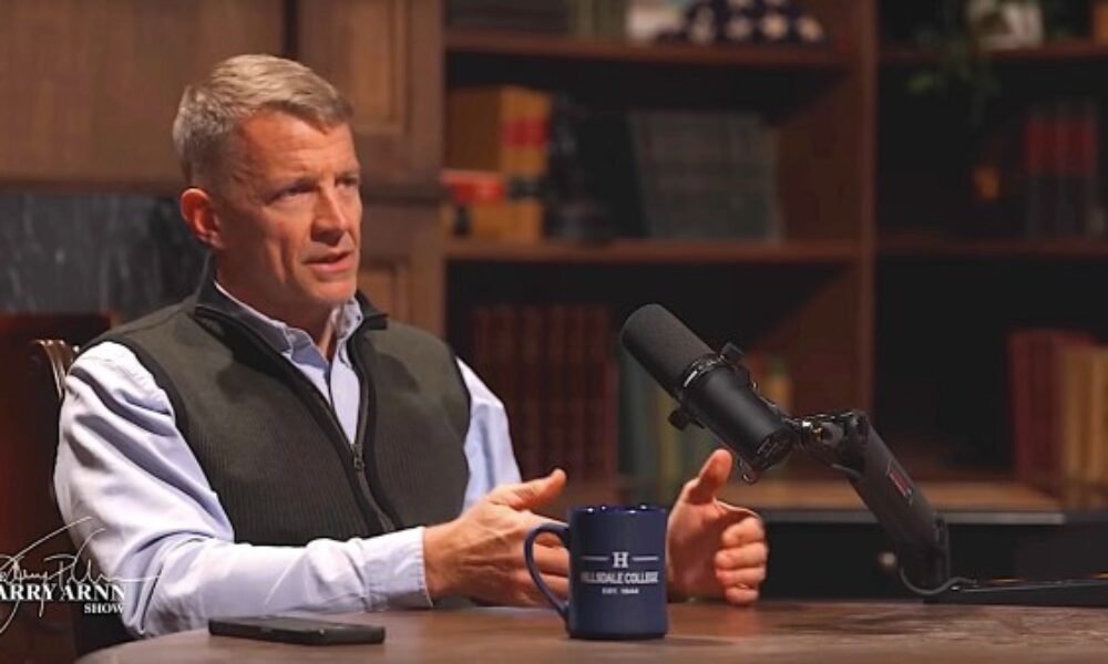 Zakladateľ súkromnej armády „Blackwater“ a „Academi“ Erik Prince: „Ukrajina ma nulovú šancu získať späť územia dobyté Ruskom. Ruská armáda je v oveľa lepšom stave a smrteľnejšia ako na začiatku vojny na Ukrajine“