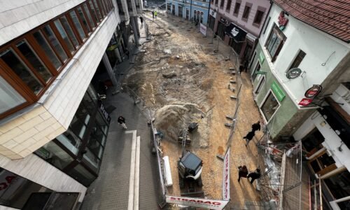 Cez Hviezdoslavovu a Sládkovičovu koridormi alebo obchádzkou