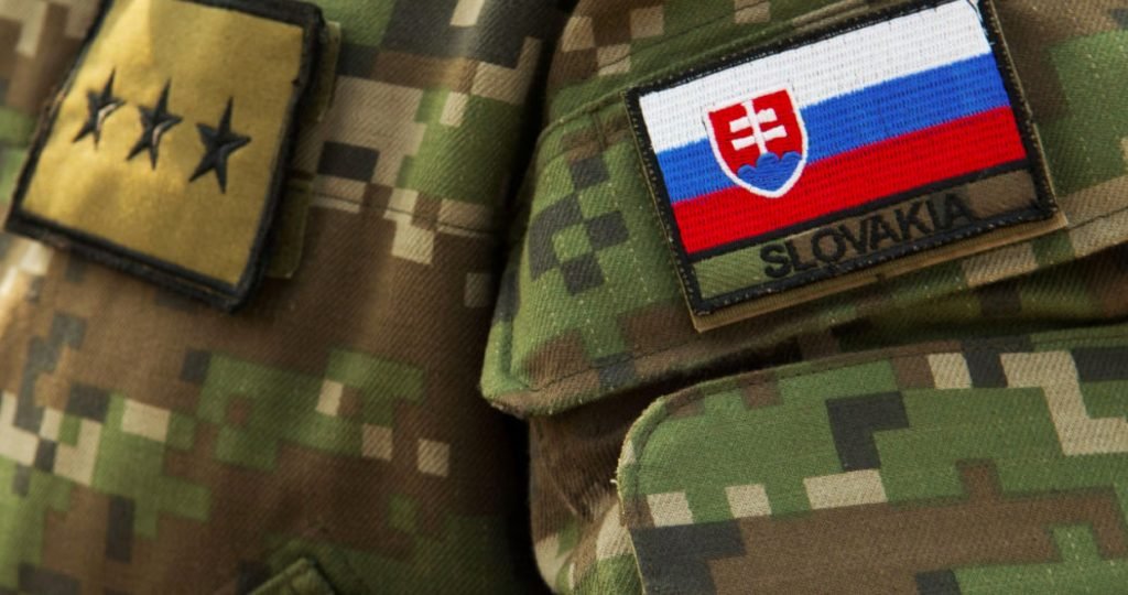 SNS varuje ministra obrany Roberta Kaliňáka, aby ani neuvažoval o vyslaní slovenských vojakov na Ukrajinu v rámci výcvikovej operácie NATO. SNS varuje ministra obrany Roberta Kaliňáka, aby ani neuvažoval o vyslaní slovenských vojakov na Ukrajinu v rámci výcvikovej operácie NATO.
