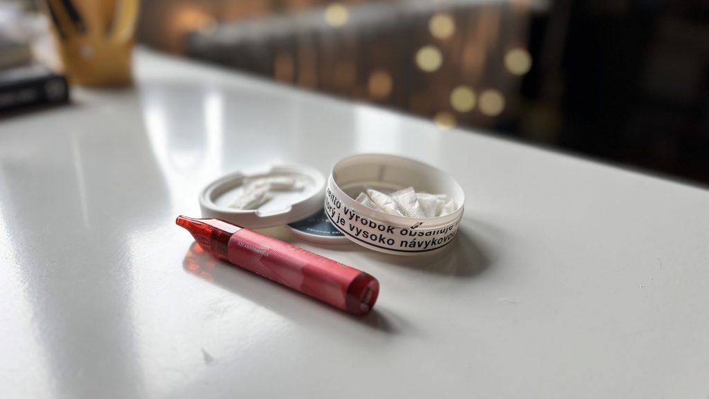 Koniec žuvacích vrecúšok aj jednorazových e-cigariet. Francúzsko ich zakázalo Koniec žuvacích vrecúšok aj jednorazových e-cigariet. Francúzsko ich zakázalo