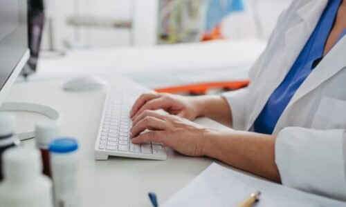 Chovala se jak pominutá. Ženy popisují jednání gynekoložky z Líbeznic, která nadávala pacientce