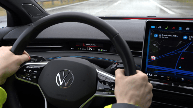 O hrozícím nebezpečí na dálnici vás informuje samo auto. Česko zavádí chytré dálnice O hrozícím nebezpečí na dálnici vás informuje samo auto. Česko zavádí chytré dálnice