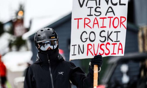 Jdi do Ruska, vypískal dav Vance. Expert nastínil skrytou hru „agresivního“ viceprezidenta USA