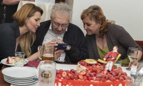 Poslední chvíle Josefa Zímy. Žil ve vile s dcerou, o domácnost se mu starala přítelkyně