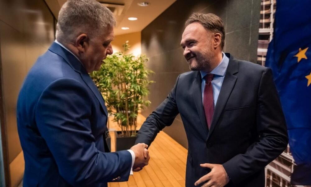 Eurokomisár: Ficove tvrdenia o miliardových stratách pre ukrajinskú stopku ruskému plynu nesedia