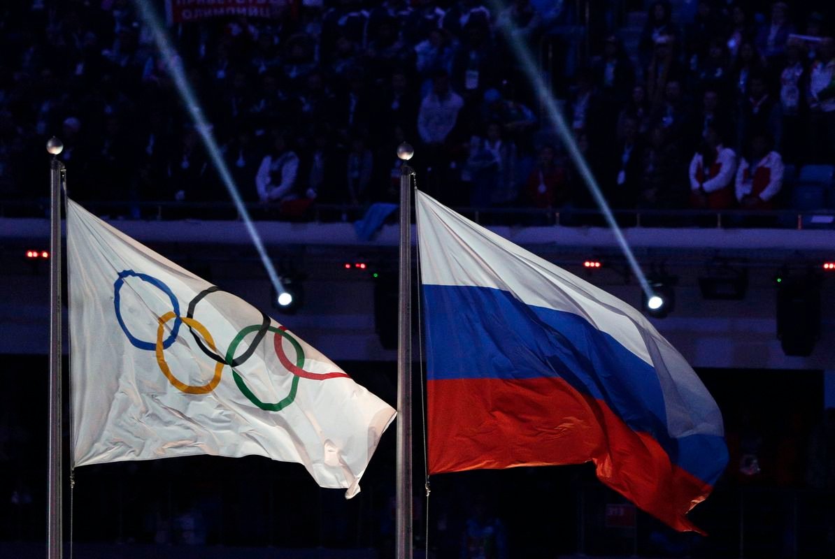 Zákulisné hry FIS. Zúčastnia sa ruskí športovci na zimnej olympiáde?