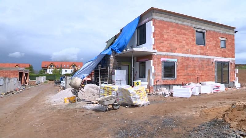 Komplikace ve stavebním řízení ani po půl roce nekončí. Úřady jsou stále ve skluzu Komplikace ve stavebním řízení ani po půl roce nekončí. Úřady jsou stále ve skluzu