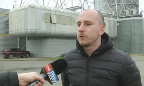 Za volantem jsem řidič, vše ostatní je rozptýlení, říká instruktor. České motoristy i chválil