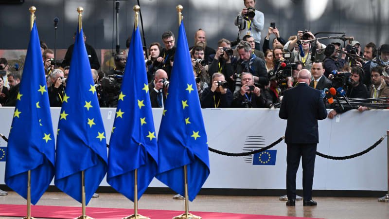 Třaskavý summit EU: Hrozí veto z Maďarska a Slovenska. Lídři řeší Ukrajinu, obranu či migraci Třaskavý summit EU: Hrozí veto z Maďarska a Slovenska. Lídři řeší Ukrajinu, obranu či migraci