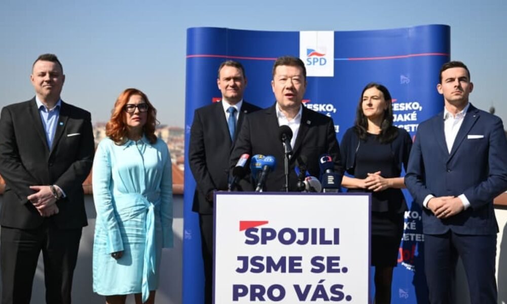 Veletoč Svobodných? SPD měli za levicové populisty, kvůli Trikoloře si sypali popel na hlavu