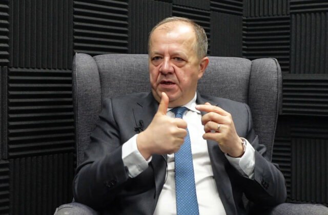 336044_predseda-unie-miest-slovenska-a-primator-trencina-richard-rybnicek-pocas-rozhovoru-pre-agenturu-sita-640x420.jpg Rybníček: Už je minúta po dvanástej zmeniť niečo vo fungovaní samosprávy – VIDEO