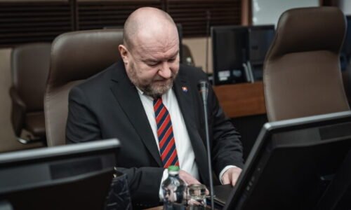 Huliak odmieta návrh opozície na zrušenie Ministerstva cestovného ruchu a športu, má pre ňu jasný odkaz