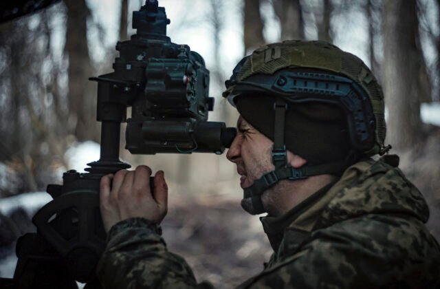 343041_russia_ukraine_war_68133-1-640x420.jpg Po celej Ukrajine zneli sirény, výbuchy hlásili aj zo západu. Rusko útočilo raketami a dronmi súčasne