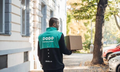 Zákazníci by privítali doručenie domov v presnom čase, výdajné boxy boli najvyužívanejšie, ukázal prieskum spoločnosti DODO