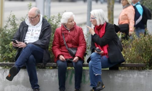 Sociálna poisťovňa zvýši dôchodky pracujúcim seniorom za minulý rok