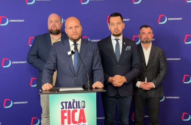 354536_demokrati.jpg Demokrati chcú odpočet vyšetrovania atentátu na Fica, žiadajú aj ospravedlnenie za spájanie so strelcom – VIDEO