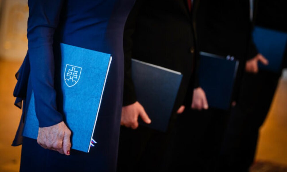 Prezident Pellegrini odovzdal poverovacie listiny štyrom dezignovaným veľvyslancom SR – FOTO, VIDEO