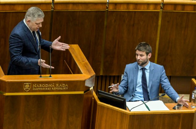 358292_premier-robert-fico-smer-sd-a-michal-simecka-lider-hnutia-progresivne-slovensko-640x420.jpg Voliči začali prehodnocovať svoje rozhodnutia. Kto by aktuálne zvíťazil v parlamentných voľbách?