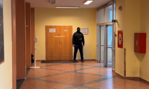 V kauze motolské nemocnice padlo další obvinění. Zaměstnanec popsal signál korupce