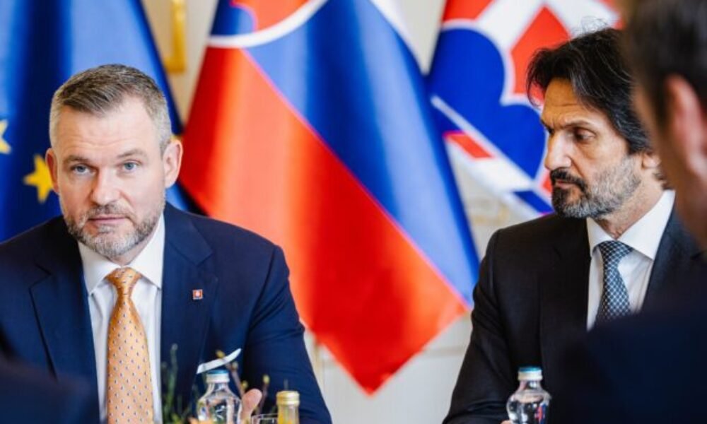 Pellegrini odcestuje na historicky prvú oficiálnu návštevu Albánska, berie so sebou aj Kaliňáka