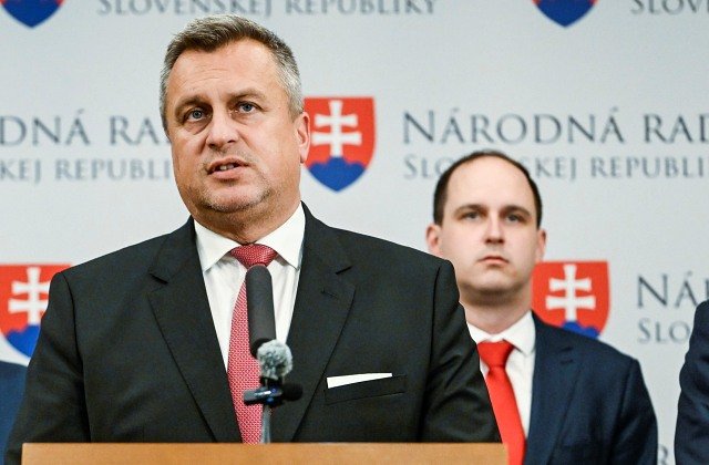 Danko odkázal Ficovi, že zatiaľ ho nepodrazí, no môže to prísť veľmi rýchlo. Predstavil červené čiary