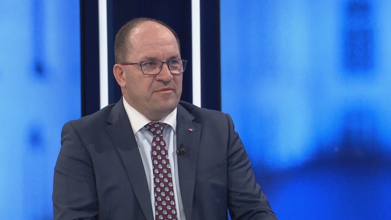 Výborný volá po exemplárních pokutách pro řetězce: Chovají se k nám jinak než v zahraničí Výborný volá po exemplárních pokutách pro řetězce: Chovají se k nám jinak než v zahraničí