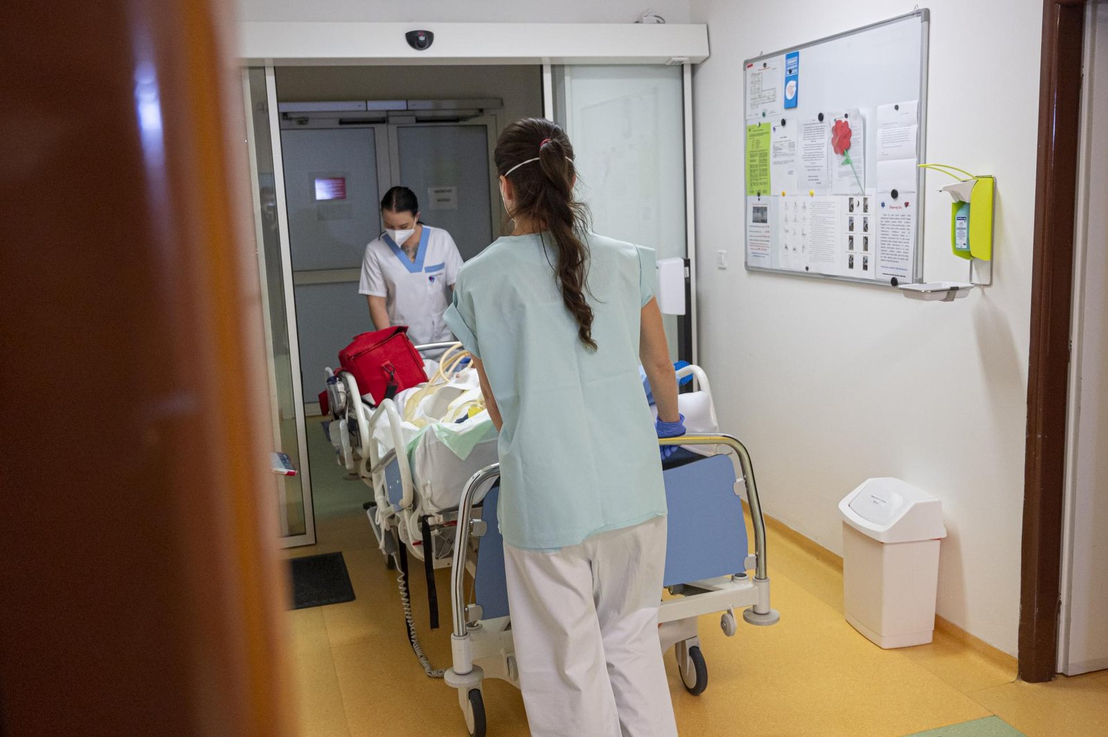 Ticho pred búrkou. Zdravotníctvu dočasne pomohol vyšší dôchodkový vek, čakajú nás však oveľa horšie časy Ticho pred búrkou. Zdravotníctvu dočasne pomohol vyšší dôchodkový vek, čakajú nás však oveľa horšie časy