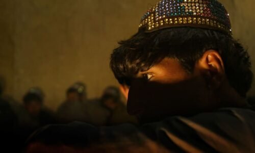 Chlapce převlékají do ženských šatů a zneužívají. Hrůzná tradice v Afghánistánu přetrvává