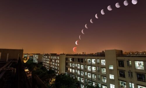 V piatok nastane zatmenie Mesiaca, v niektorých častiach sveta bude vyzerať ako krvavočervený