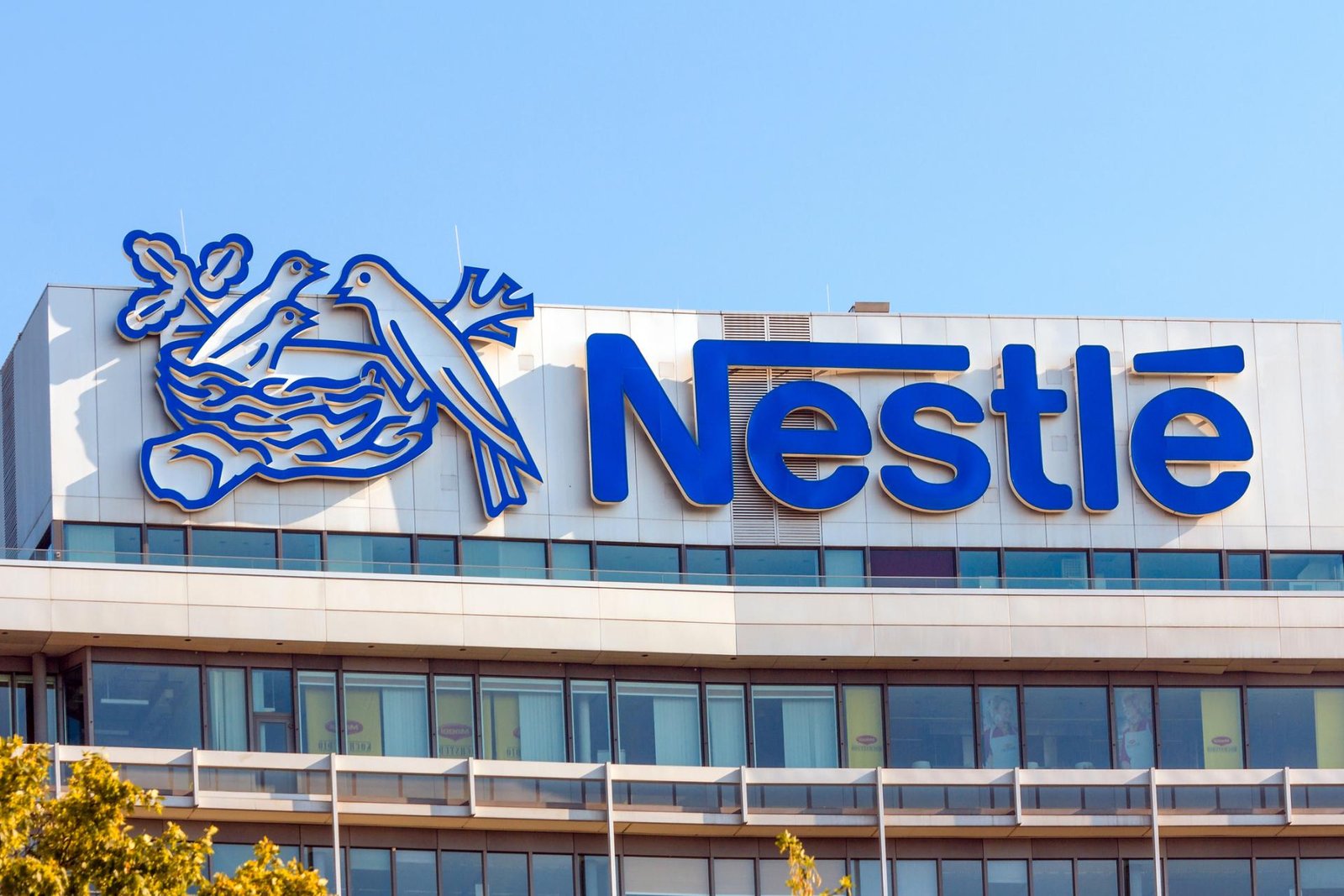 Švajčiarsky koncern Nestlé zatvorí v Nemecku jeden závod, ďalší predá Švajčiarsky koncern Nestlé zatvorí v Nemecku jeden závod, ďalší predá