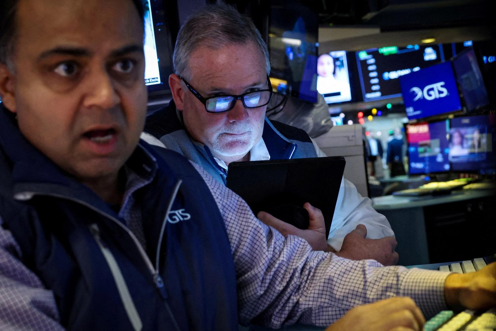 Americké akcie po nových Trumpových clách oslabili, index S&P 500 už prišiel o všetky povolebné zisky Americké akcie po nových Trumpových clách oslabili, index S&P 500 už prišiel o všetky povolebné zisky
