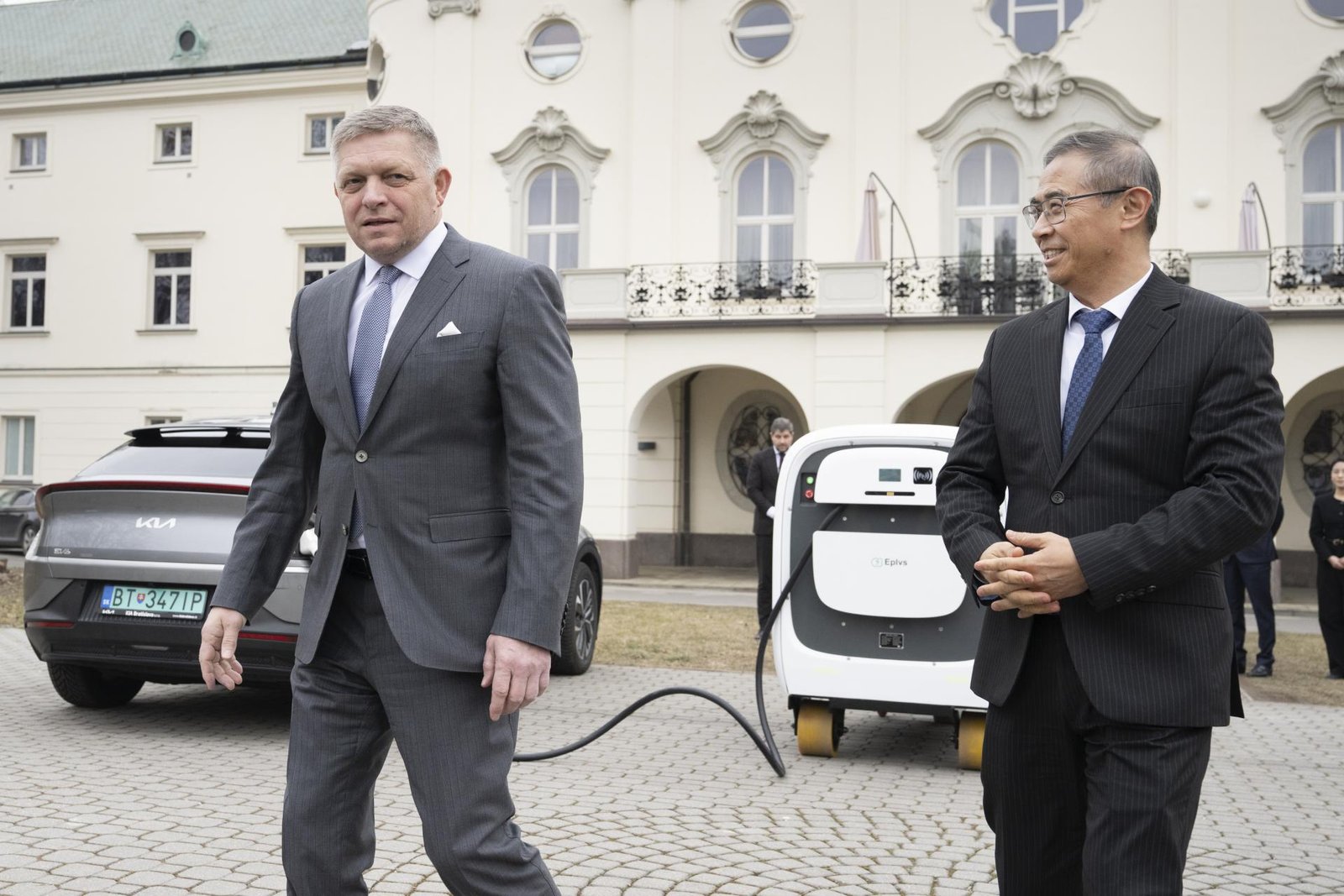 Konsolidácia sa zväčší o stovky miliónov eur, varuje Fico. Riešiť to chce auditom úradníkov či investíciami Konsolidácia sa zväčší o stovky miliónov eur, varuje Fico. Riešiť to chce auditom úradníkov či investíciami