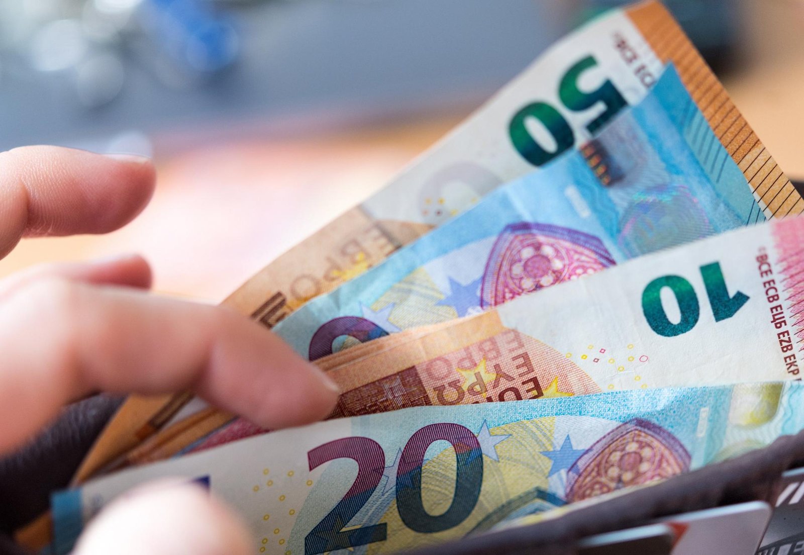 Slovensko hlási prudký pokles exekúcií. Objavili sa aj prípady, kedy úrady remeslo zavesili na klinec Slovensko hlási prudký pokles exekúcií. Objavili sa aj prípady, kedy úrady remeslo zavesili na klinec