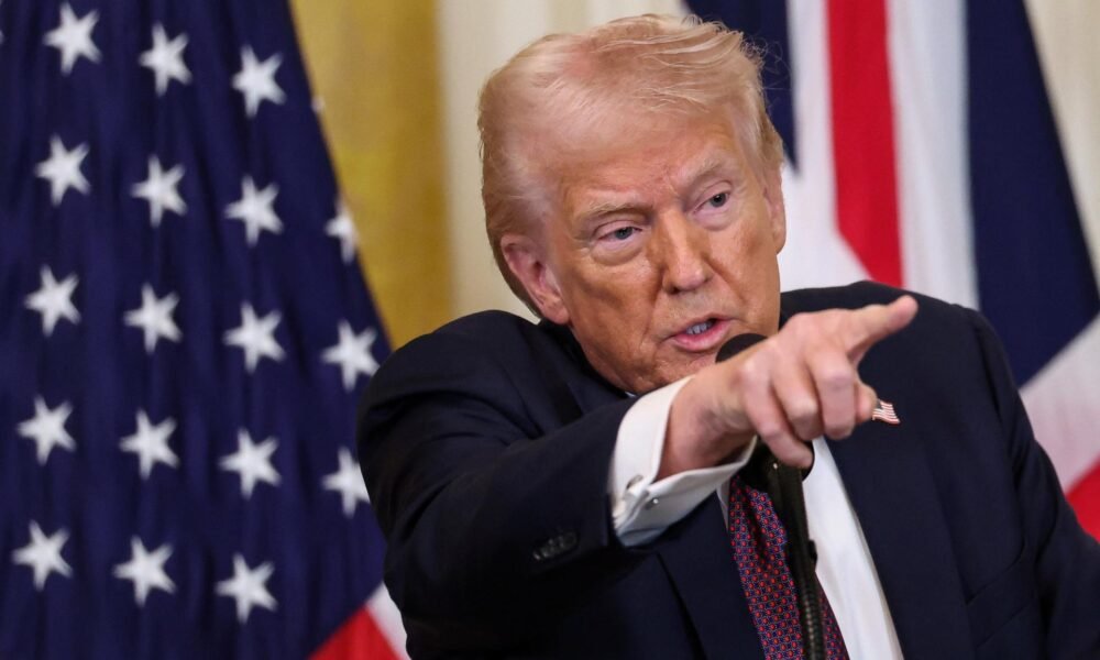 USA zaviedli clá Kanade, Mexiku a Číne. Peking a Ottawa reagujú odvetnými clami