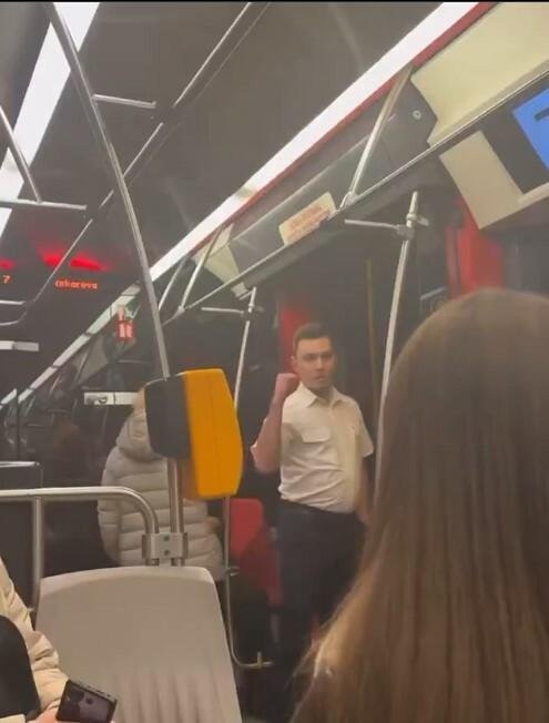 Vodič električky, ktorý v Prahe napadol Ukrajincov, už v dopravnom podniku nepracuje