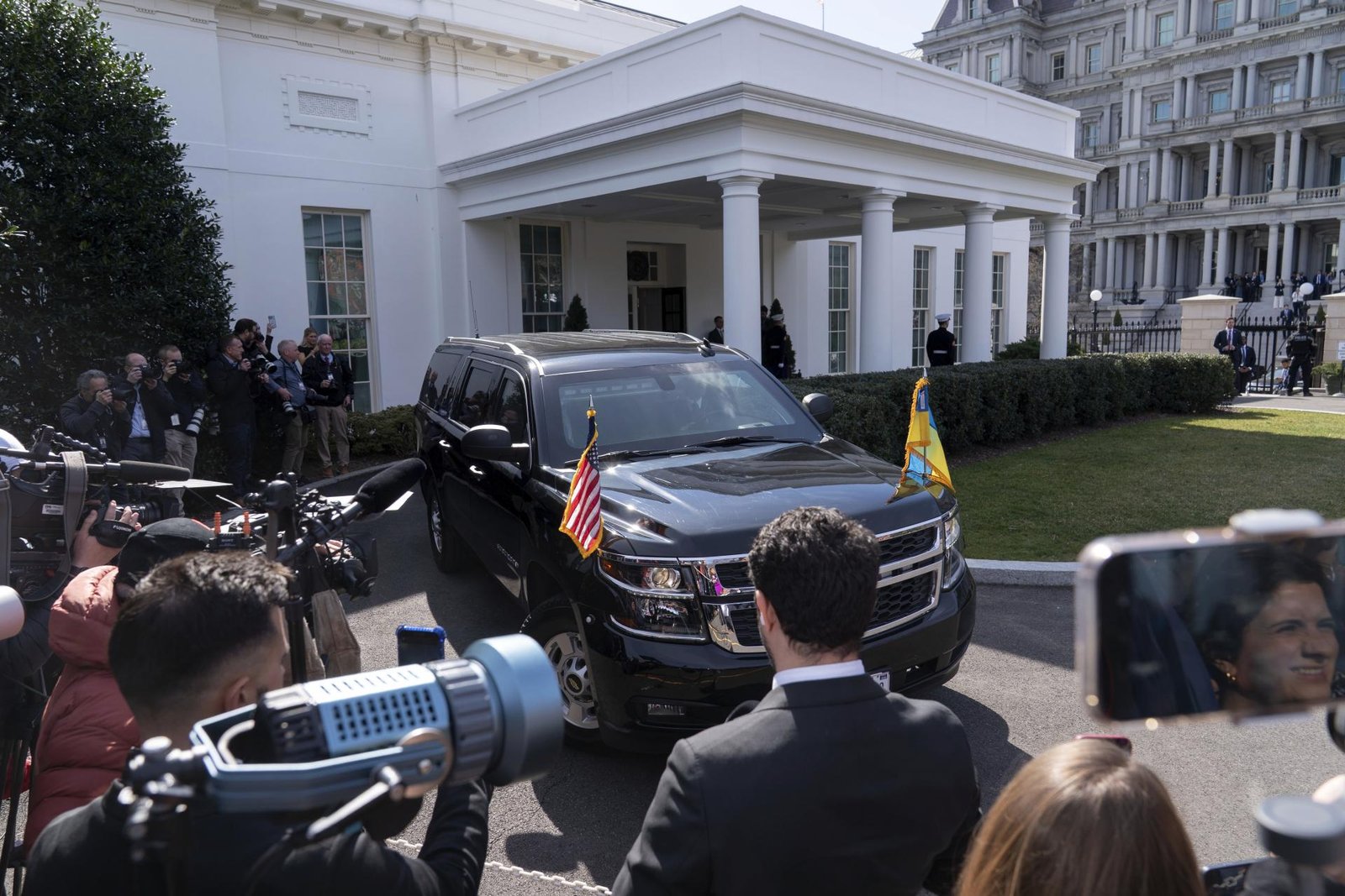 USA prerušili zdieľanie spravodajských informácií s Ukrajinou, potvrdil šéf CIA