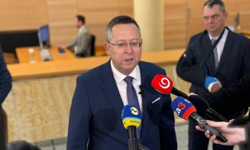 Štát spustil predaj dlhopisov pre ľudí, prvé si kúpil minister Kamenický Štát spustil predaj dlhopisov pre ľudí, prvé si kúpil minister Kamenický