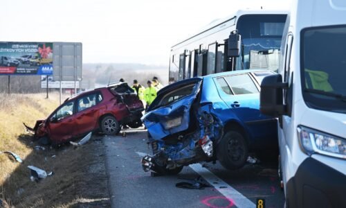 Povinné poistky za auto za tri roky zdraželi až o štvrtinu. Šoféri aj tento rok zaplatia o desiatky eur viac