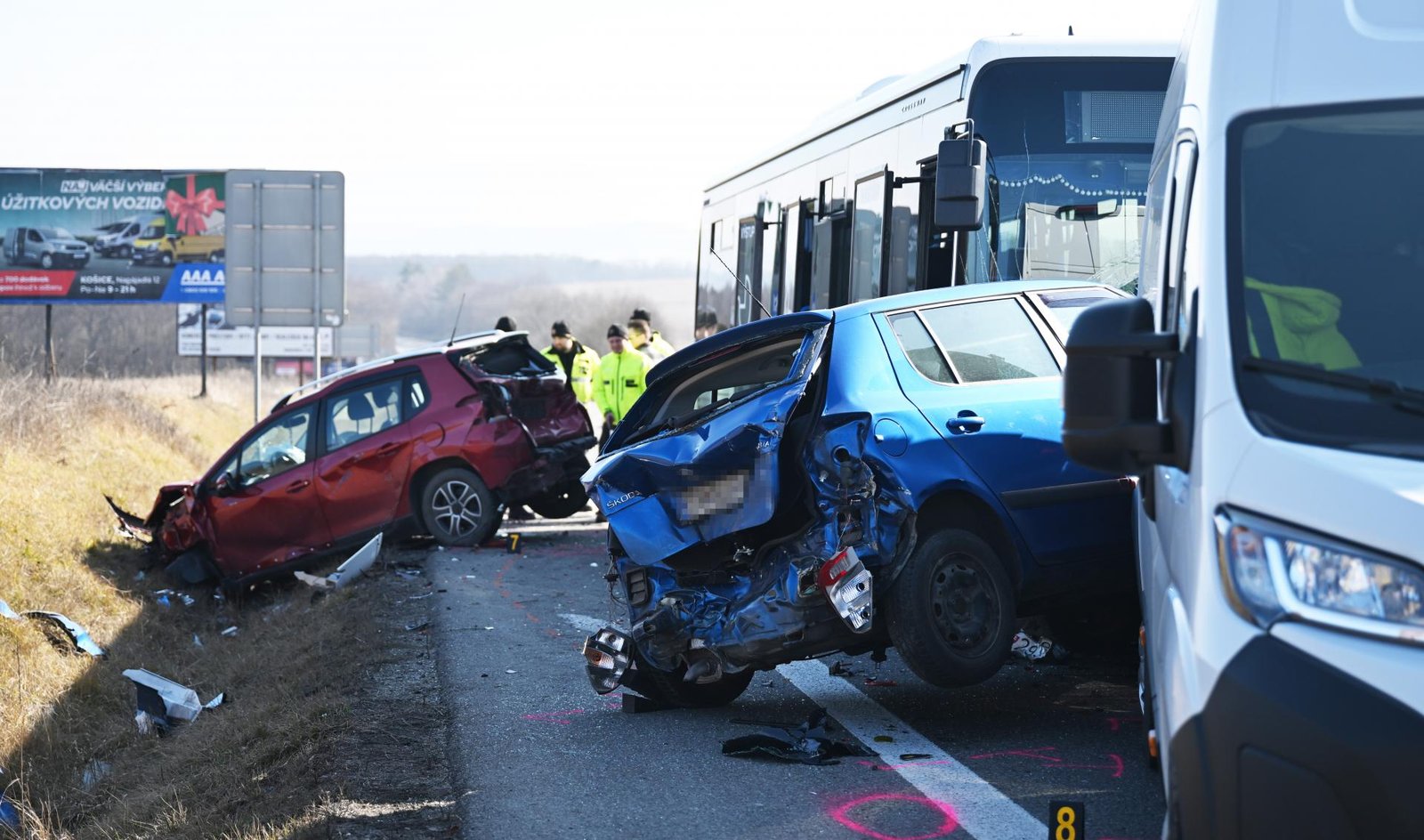 Povinné poistky za auto za tri roky zdraželi až o štvrtinu. Šoféri aj tento rok zaplatia o desiatky eur viac Povinné poistky za auto za tri roky zdraželi až o štvrtinu. Šoféri aj tento rok zaplatia o desiatky eur viac