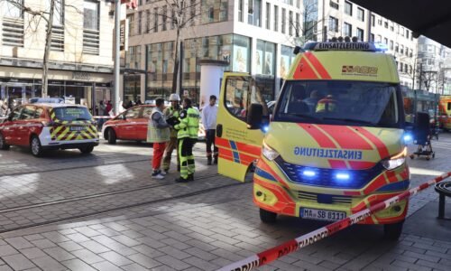 V nemeckom Mannheime vrazilo auto do davu ľudí, hlásia najmenej jedného mŕtveho