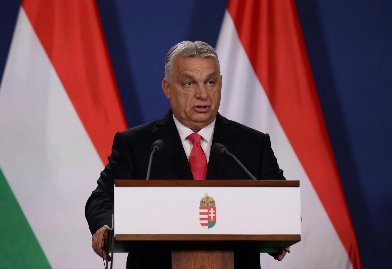 Orbán sa v Paríži stretol s líderkou krajnej pravice Marine Le Penovou Orbán sa v Paríži stretol s líderkou krajnej pravice Marine Le Penovou