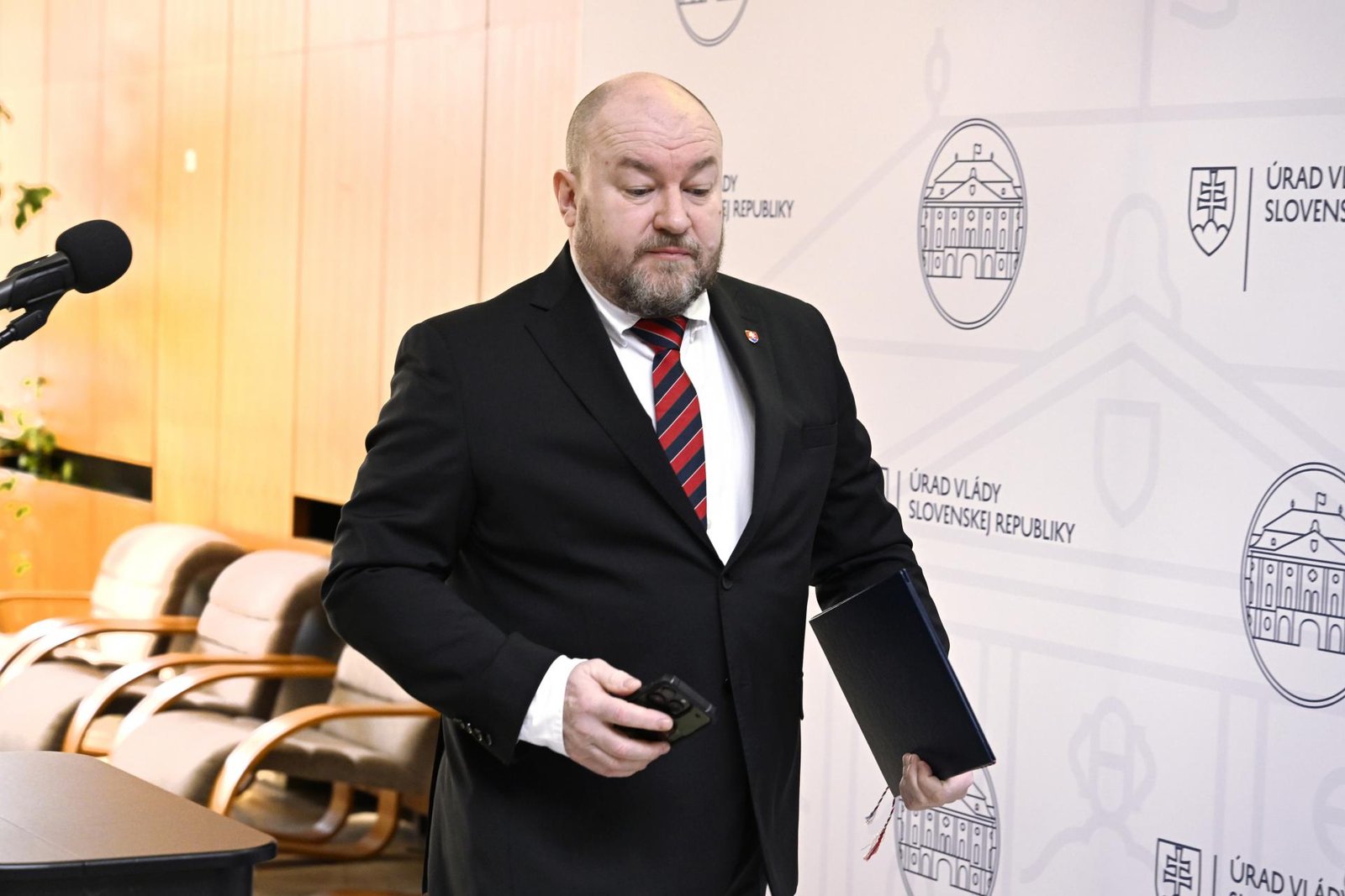 Minister Huliak prijal veľvyslanca Čínskej ľudovej republiky, rokovali o spolupráci v cestovnom ruchu a športe Minister Huliak prijal veľvyslanca Čínskej ľudovej republiky, rokovali o spolupráci v cestovnom ruchu a športe