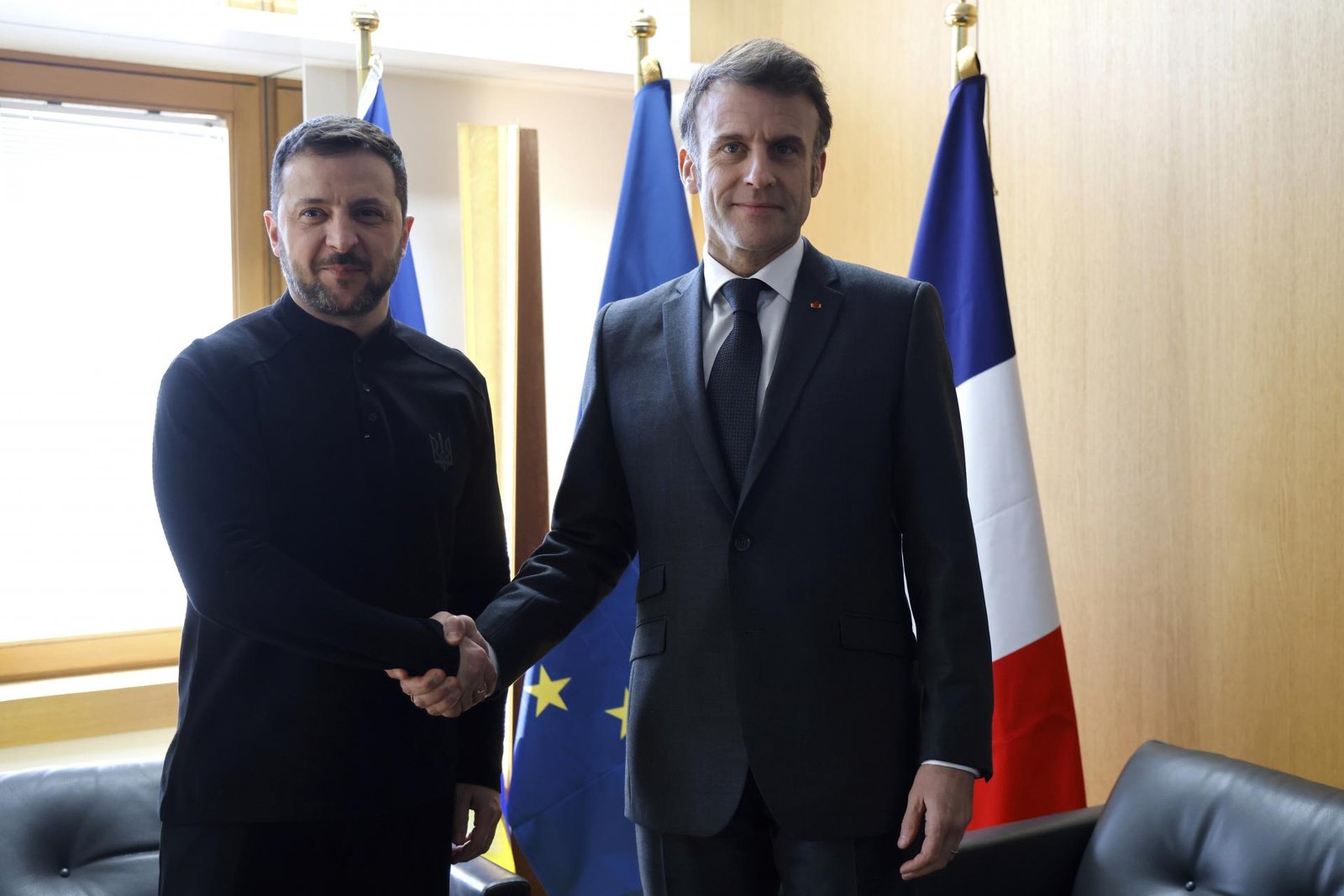 Zelenskyj telefonoval s Macronom, na budúci týždeň navštívi Francúzsko. Oznámil dodanie ďalších stíhačiek Zelenskyj telefonoval s Macronom, na budúci týždeň navštívi Francúzsko. Oznámil dodanie ďalších stíhačiek